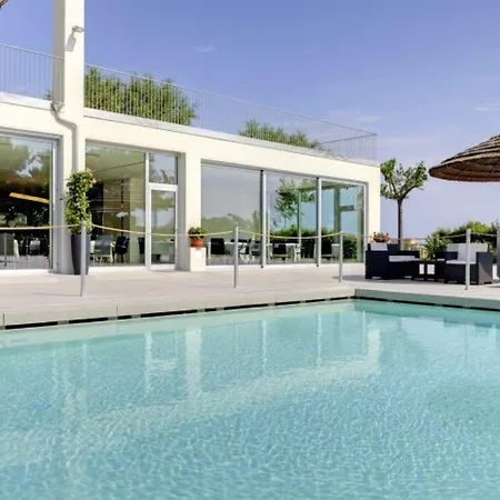 Il Portico בית הארחה 4*