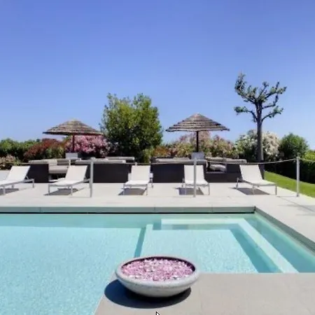 Il Portico בית הארחה